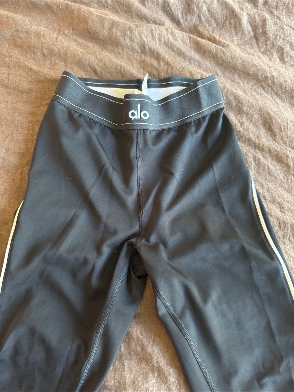 ALO Yoga Women’s Black Leggings with White Side Stripe. Size small